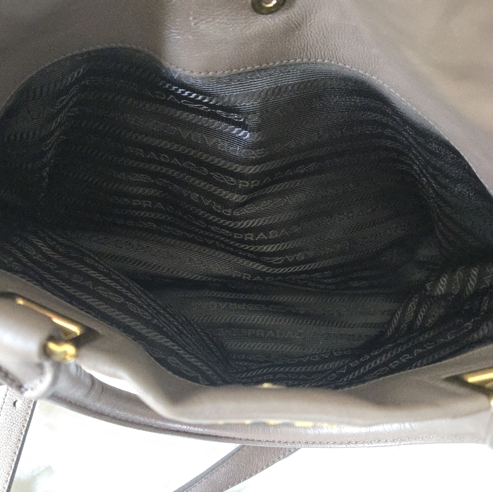 Prada‎ Brown Leather Bag - Picture 8 of 17